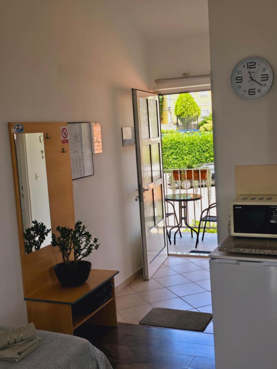 Apartments Kolmanic, sea view, free privat parking - Housity