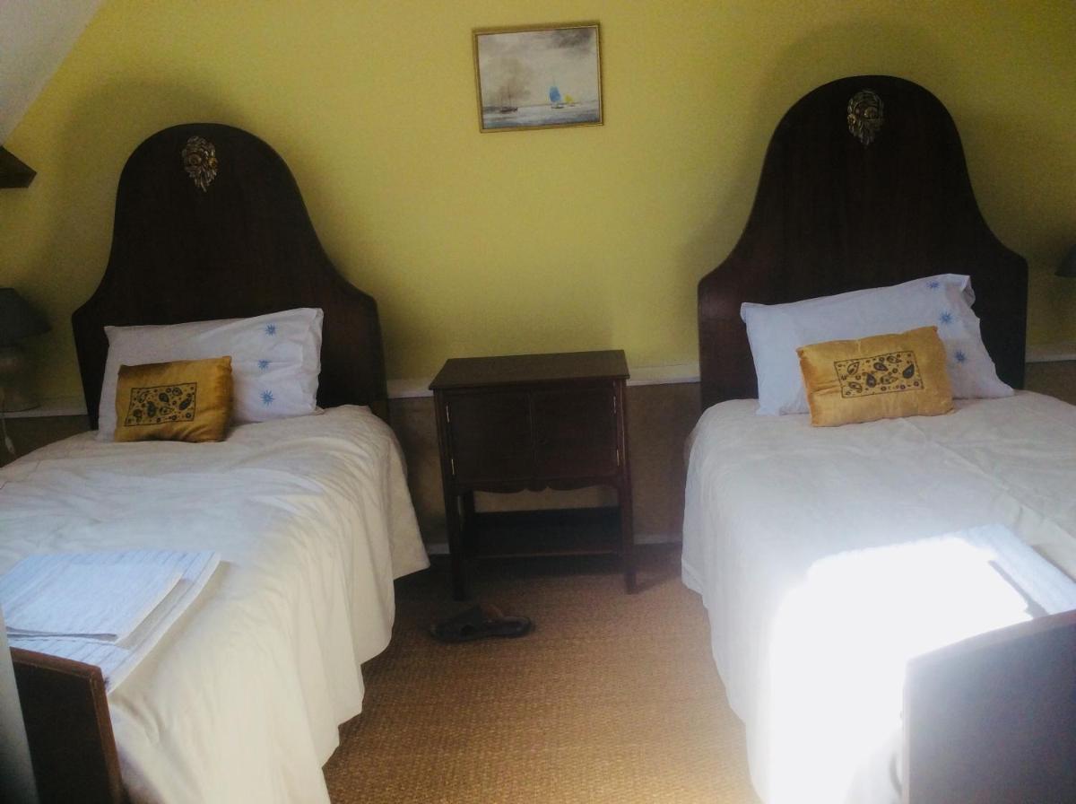 Maison cosy a Sainte Colombe avec cheminee et jardin - Housity