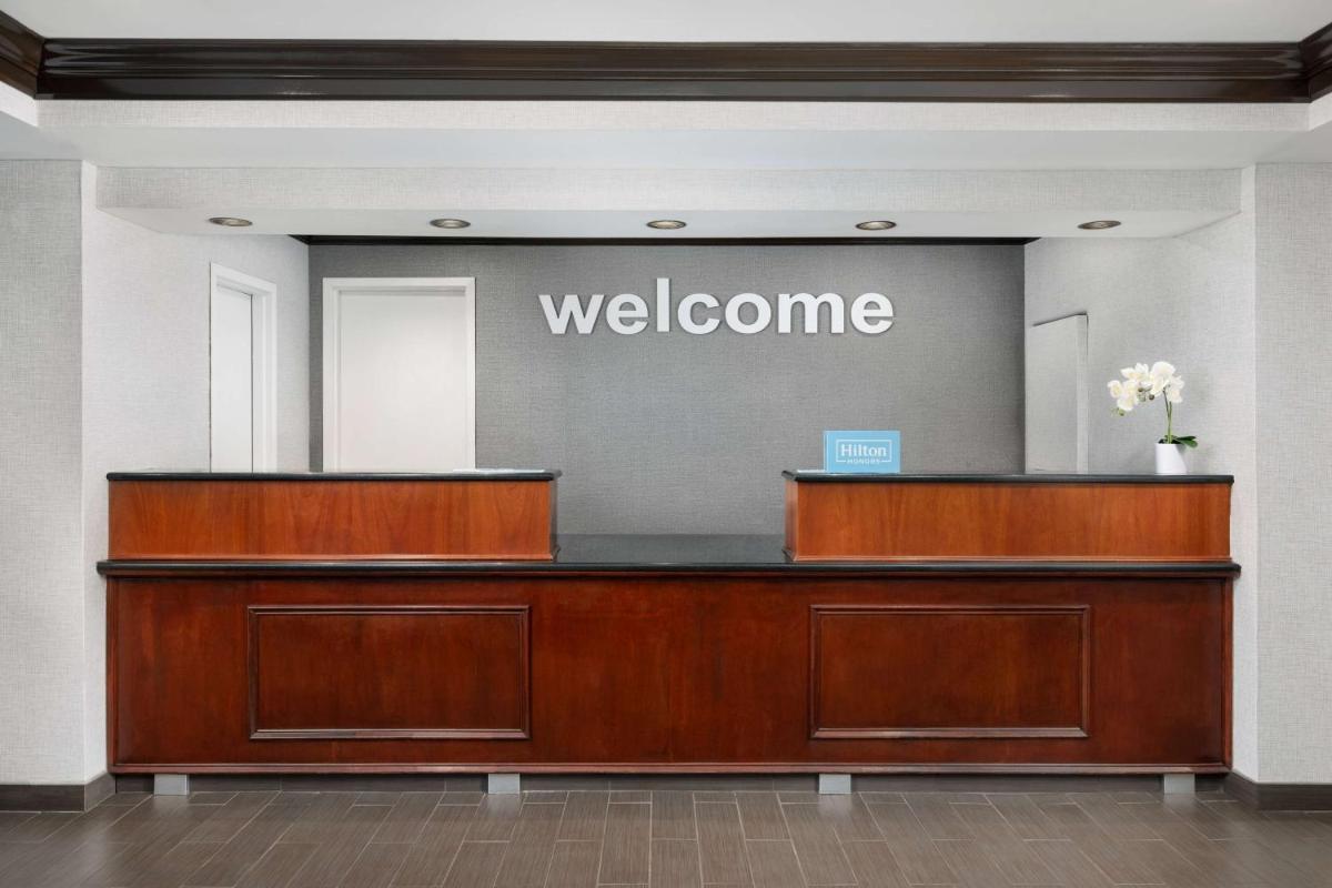 Hampton Inn Long Island/Islandia - Housity