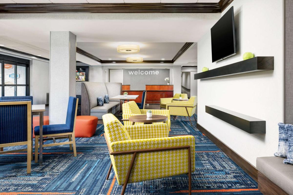 Hampton Inn Long Island/Islandia - Housity