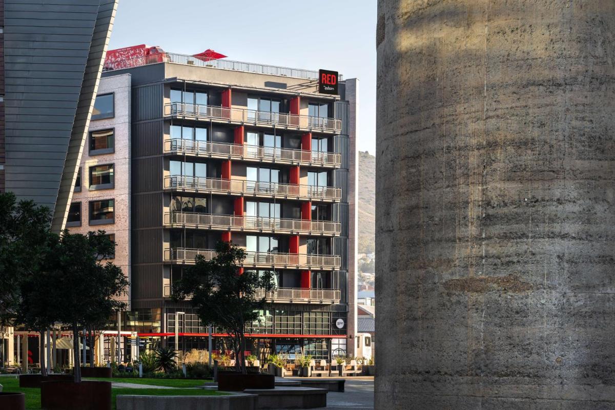 Radisson RED Hotel V&A Waterfront Cape Town - Housity