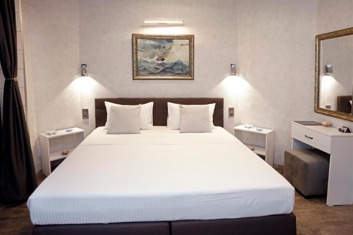 Deluxe 3 Studio City Center - Housity