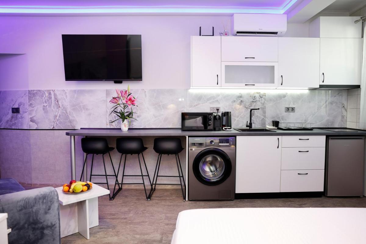 Deluxe 3 Studio City Center - Housity