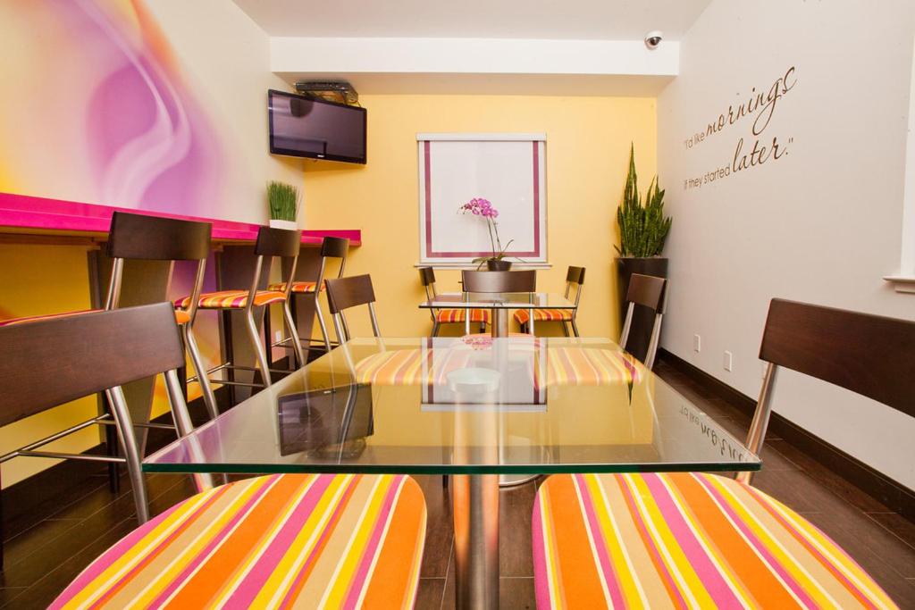 Menlo Park Inn - Housity
