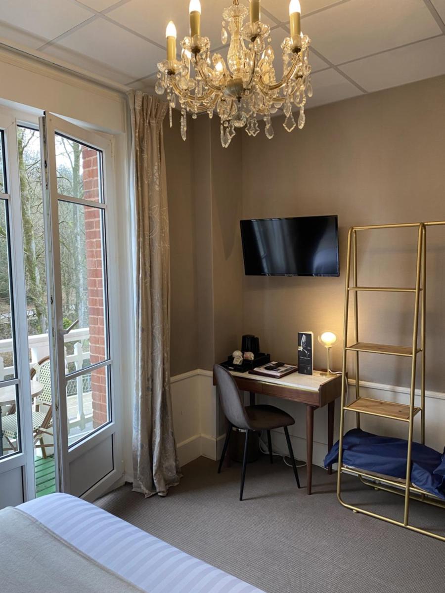 Un ou plusieurs lits dans un hébergement de l'établissement BRIT HOTEL & SPA Le Roc au Chien