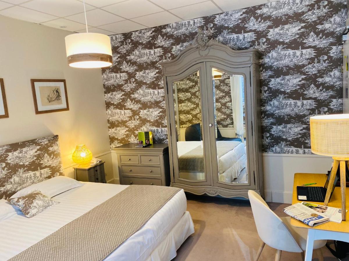 Un ou plusieurs lits dans un hébergement de l'établissement BRIT HOTEL & SPA Le Roc au Chien