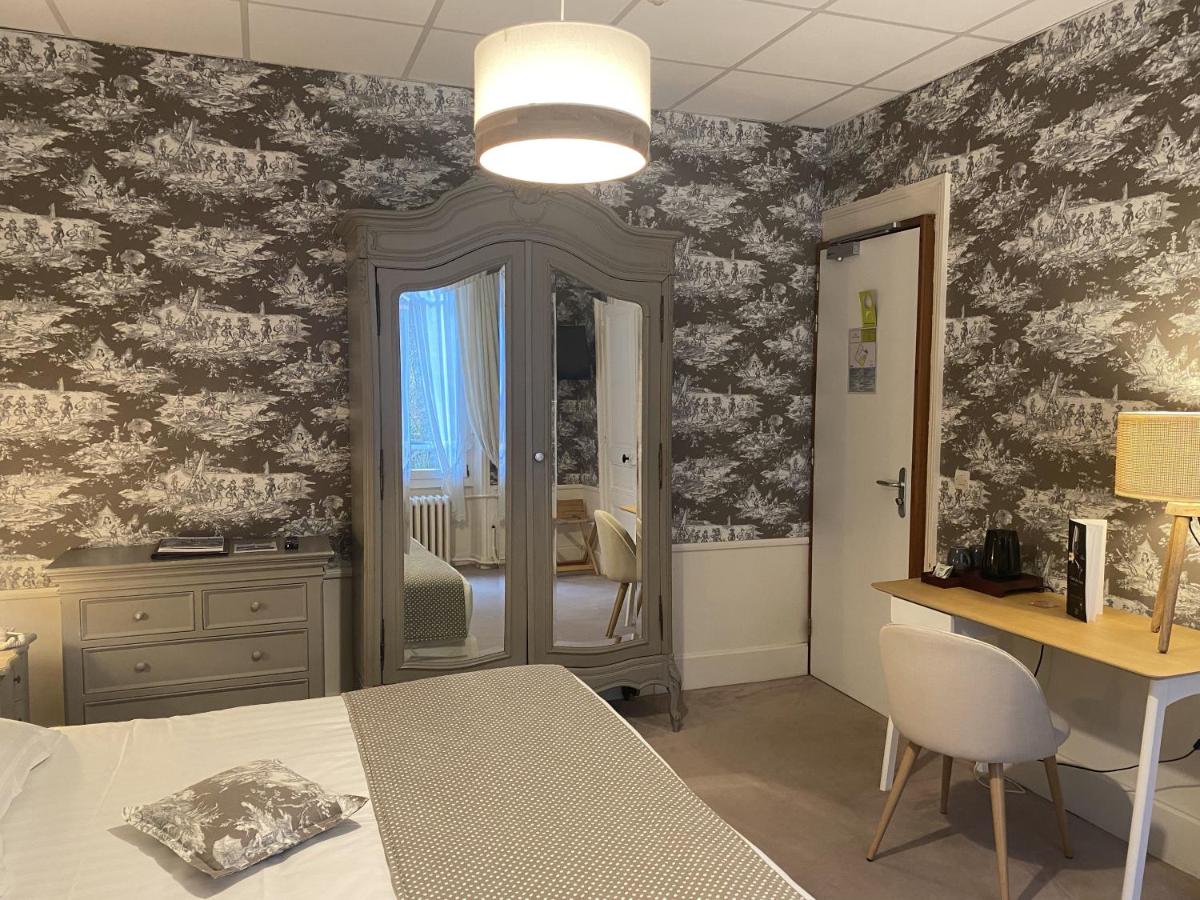 Un ou plusieurs lits dans un hébergement de l'établissement BRIT HOTEL & SPA Le Roc au Chien
