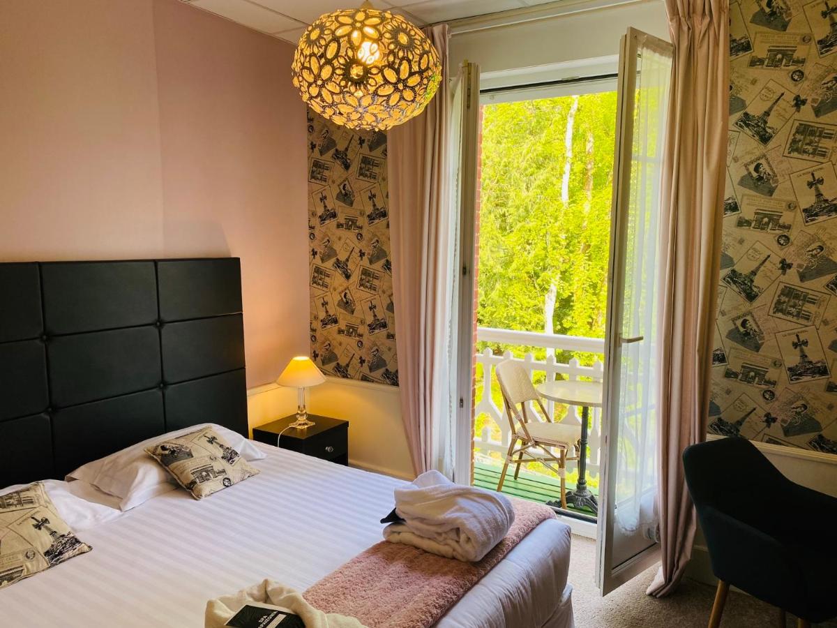 Un ou plusieurs lits dans un hébergement de l'établissement BRIT HOTEL & SPA Le Roc au Chien