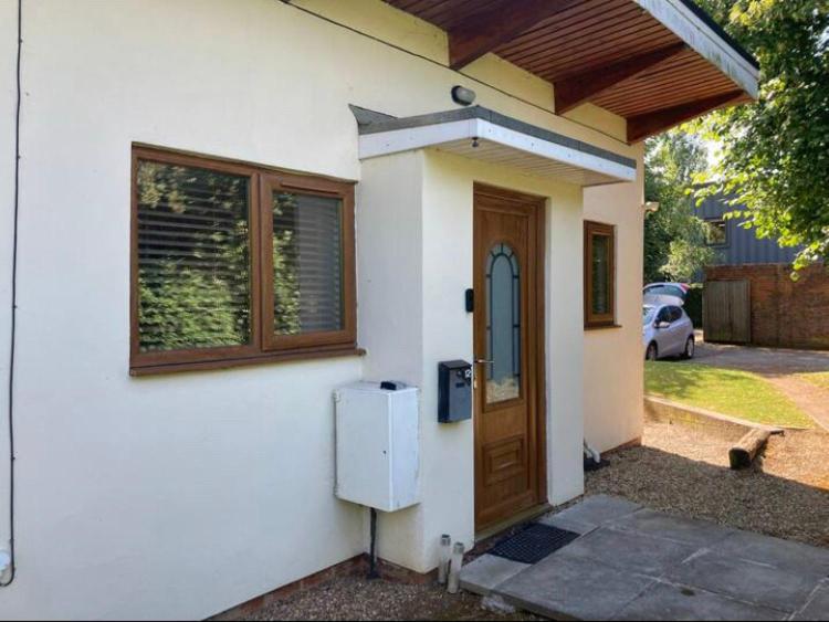 CV225AA Ground-Floor Flat Near Rugby School Self Check-in - Housity