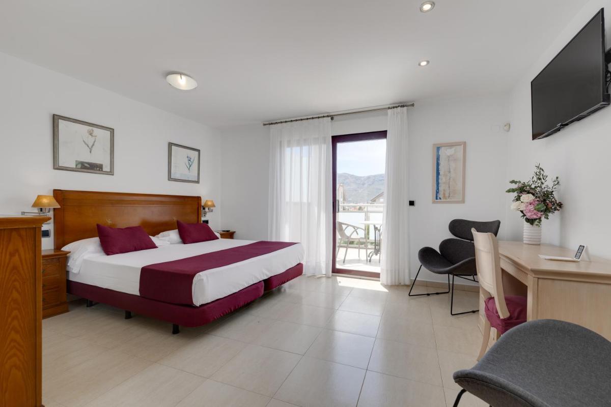 Cama o camas de una habitación en Daniya Denia Spa & Business 4*