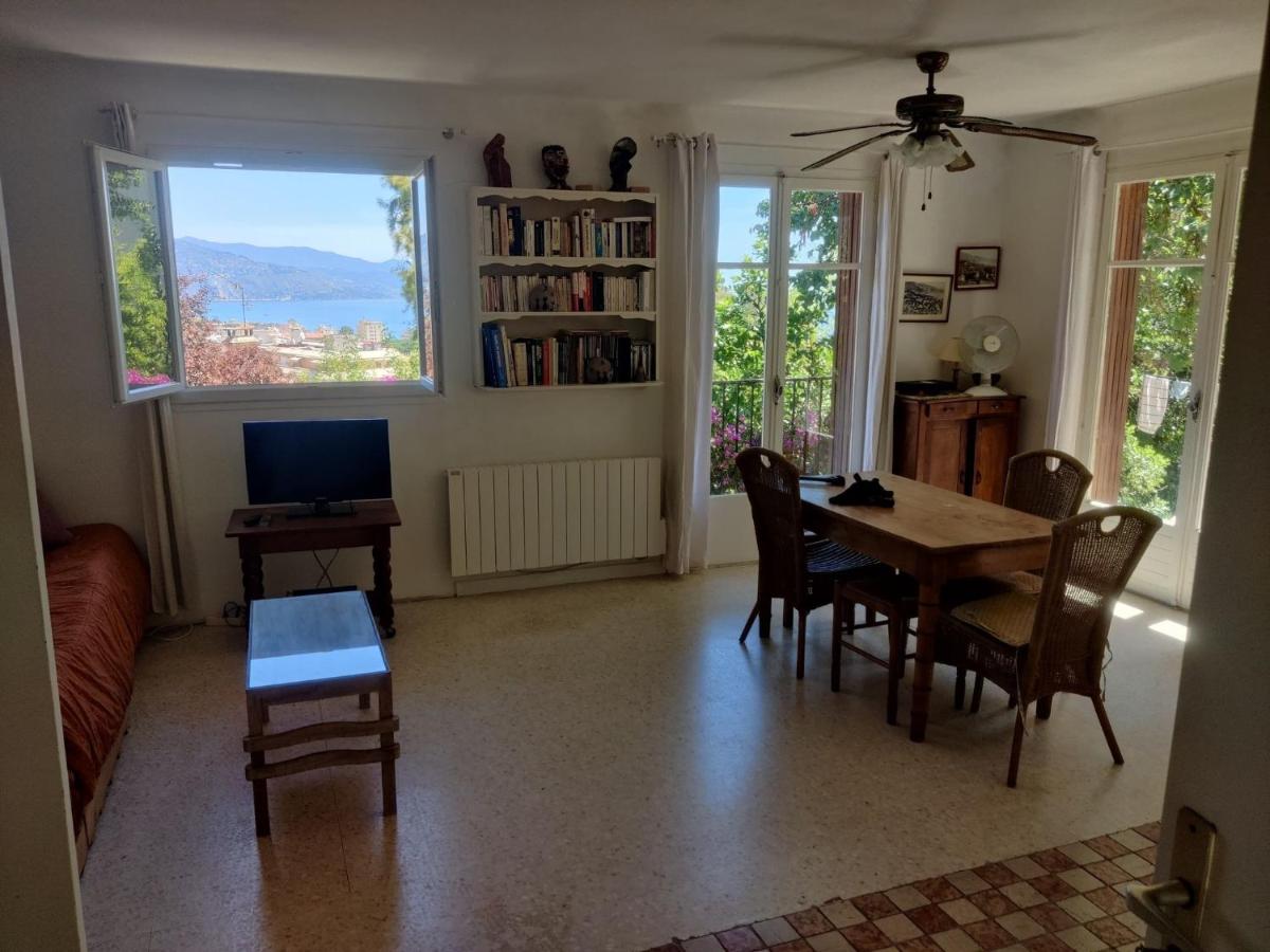 Charming little house, sea view and big terrace - Housity