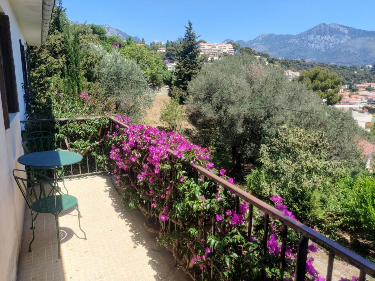 Charming little house, sea view and big terrace - Housity