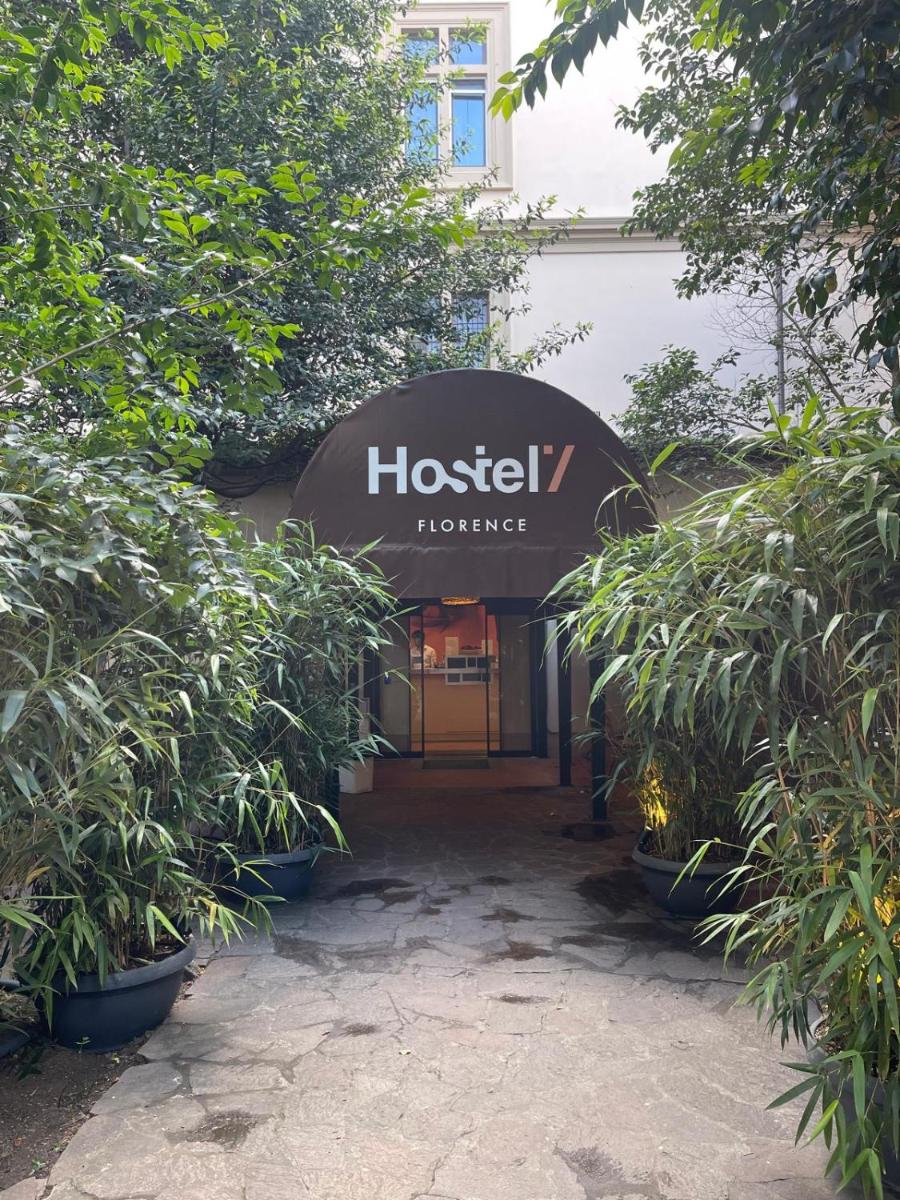 Hotel & Hostel 7 - Housity