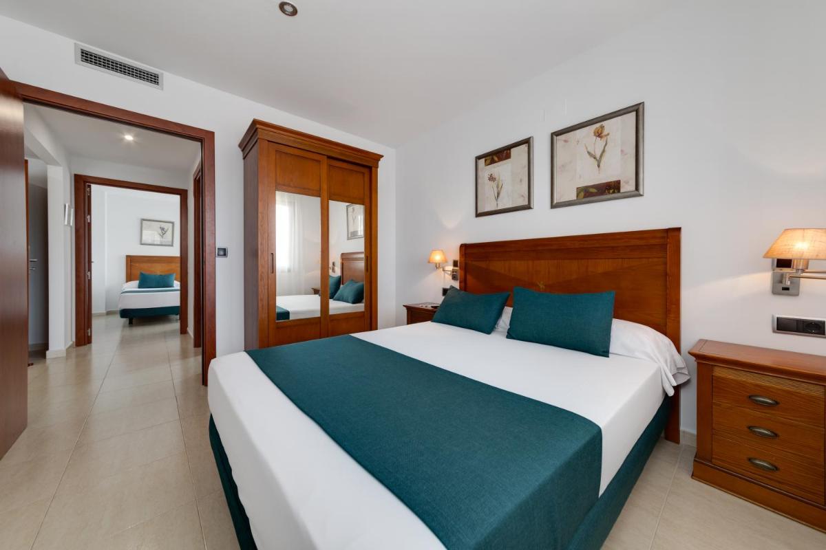 Cama o camas de una habitación en Daniya Denia Spa & Business 4*