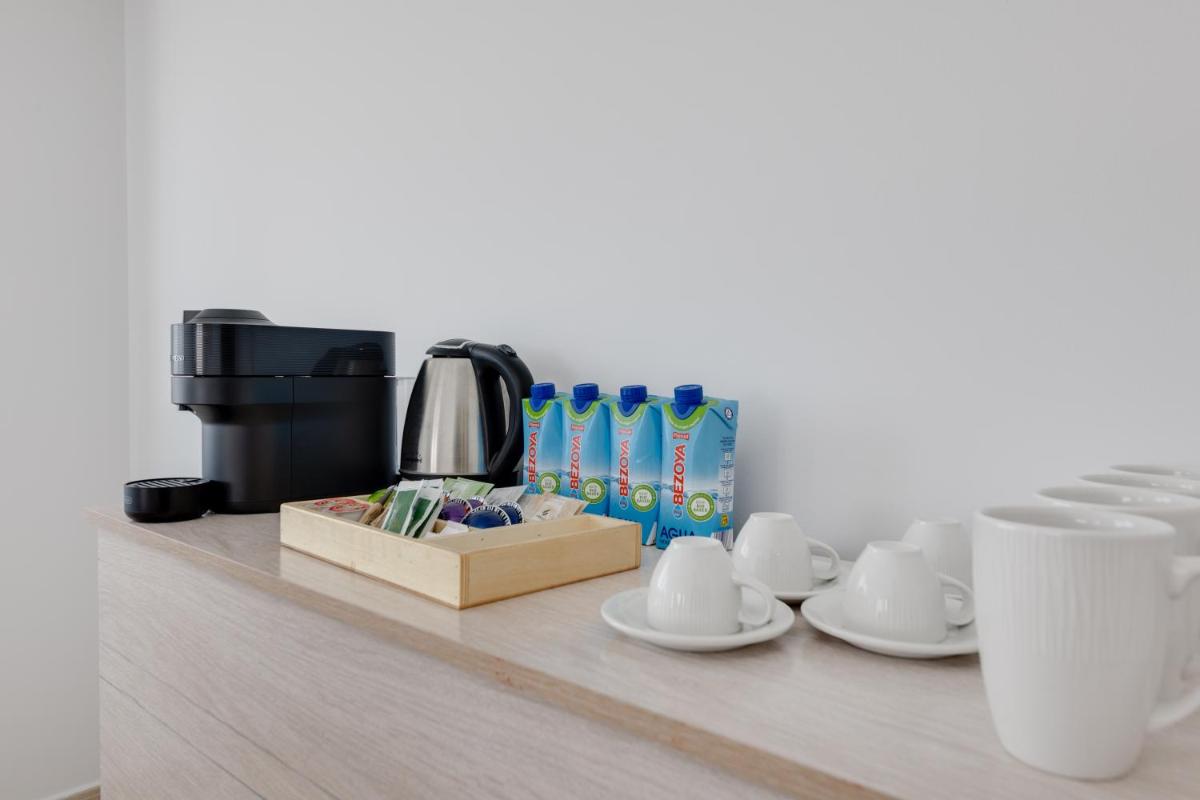 Utensilios para hacer té y café en Daniya Denia Spa & Business 4*