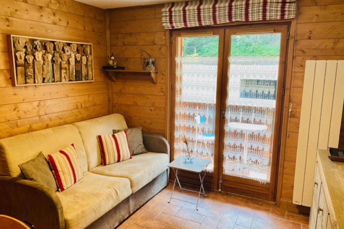 Slopes Of Les Houches 25 M With Balcony - Housity
