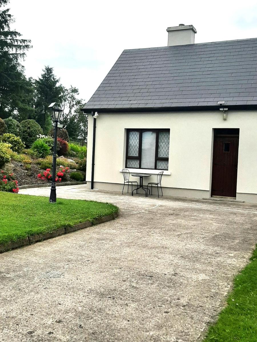 Farnaught Farmhouse Apartment, Lough Rynn, Mohill - Housity