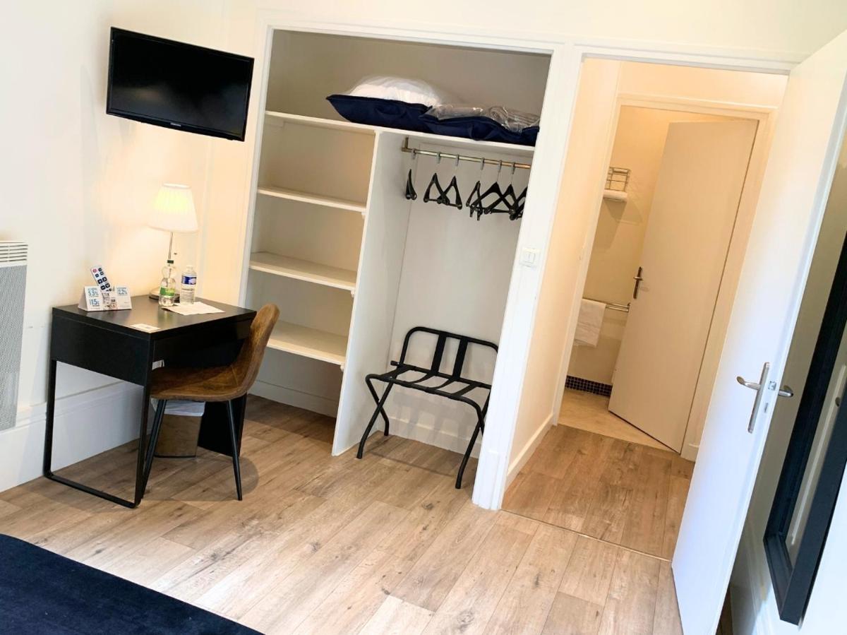 Télévision ou salle de divertissement dans l'établissement Grand Hôtel de Bourbon-Lancy - Spa et Restaurant - Logis