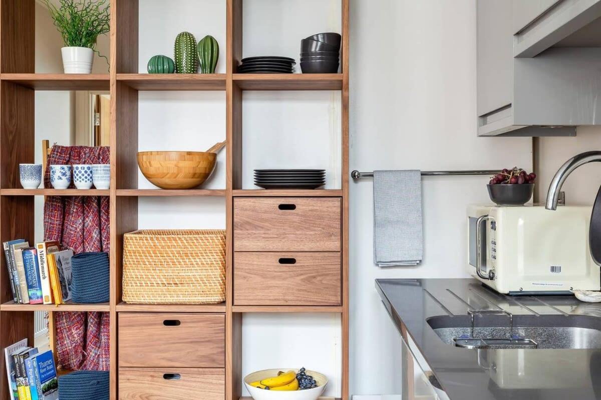 Large Luxury Studio in Heart of Richmond - Housity