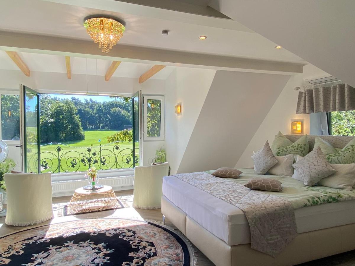 Romantic Greenhouse - Housity