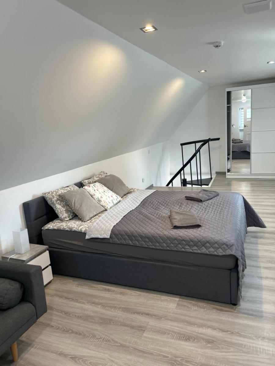 Nowa Stodoła Koniec Świata - Housity