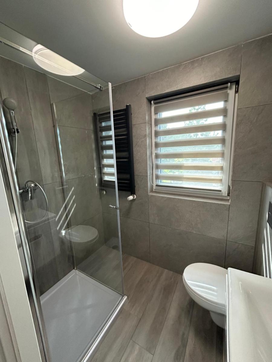 Nowa Stodoła Koniec Świata - Housity