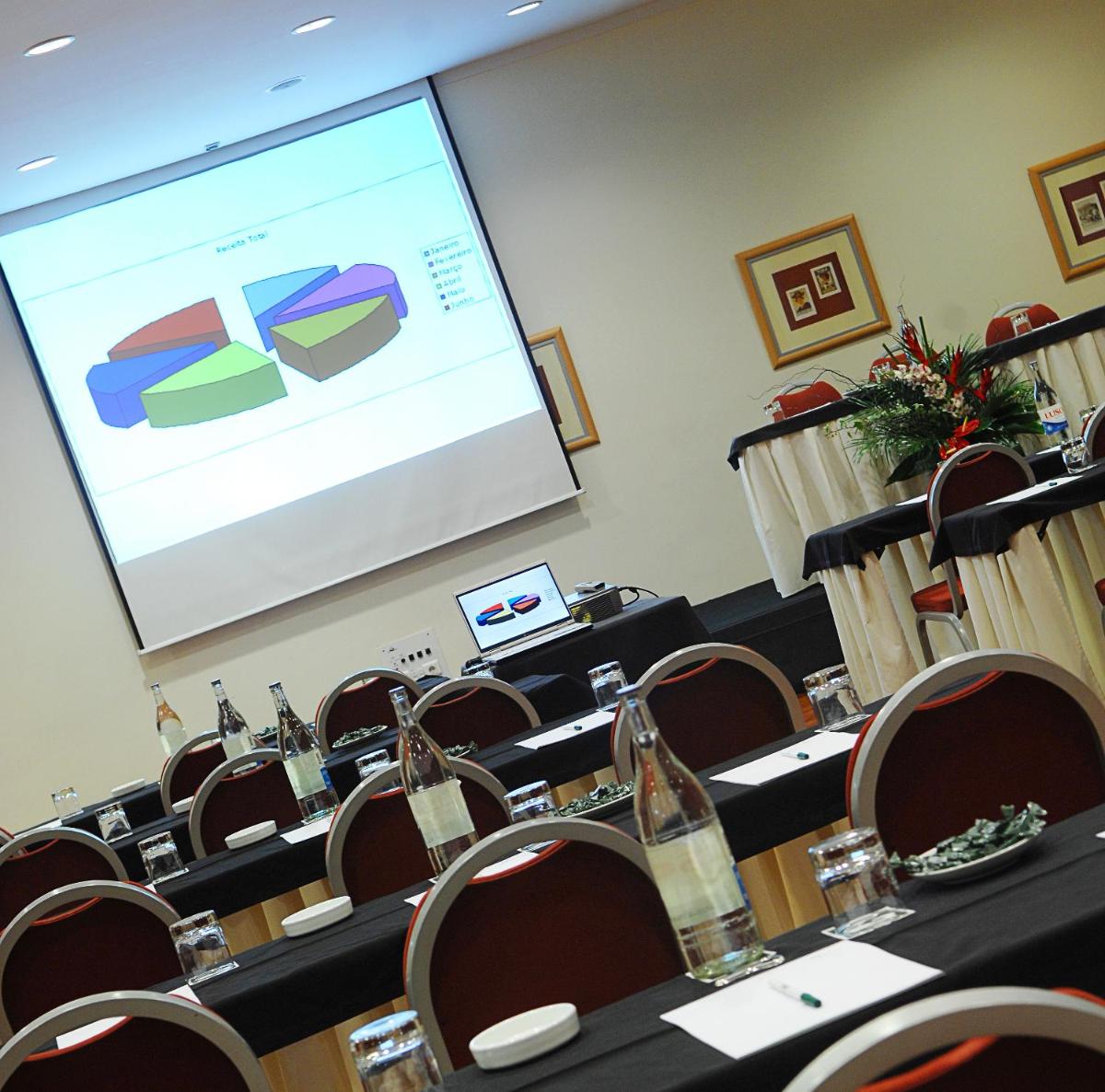 A área empresarial e/ ou a sala de conferências de Vila Gale Opera