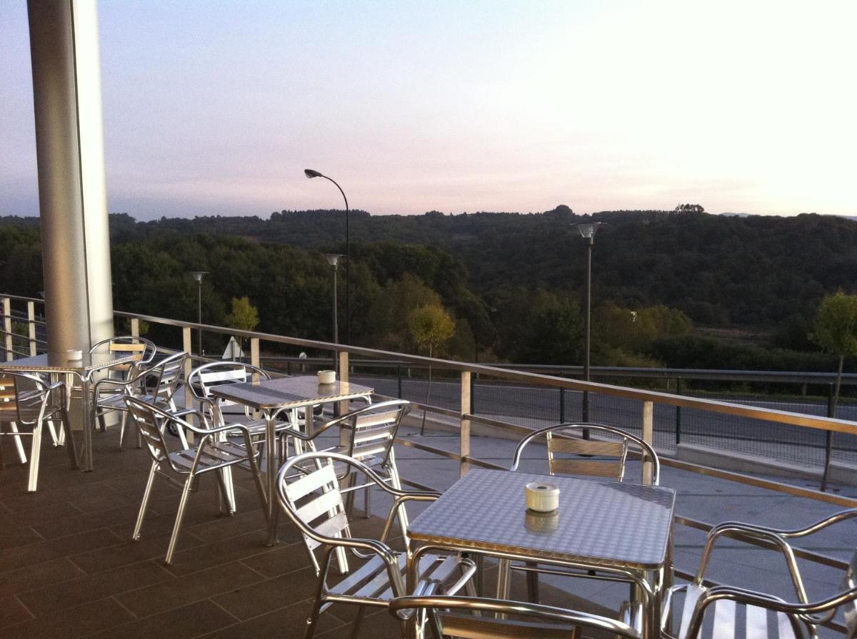 Un balcón o terraza de Hotel Spa Norat Torre Do Deza 4* Superior