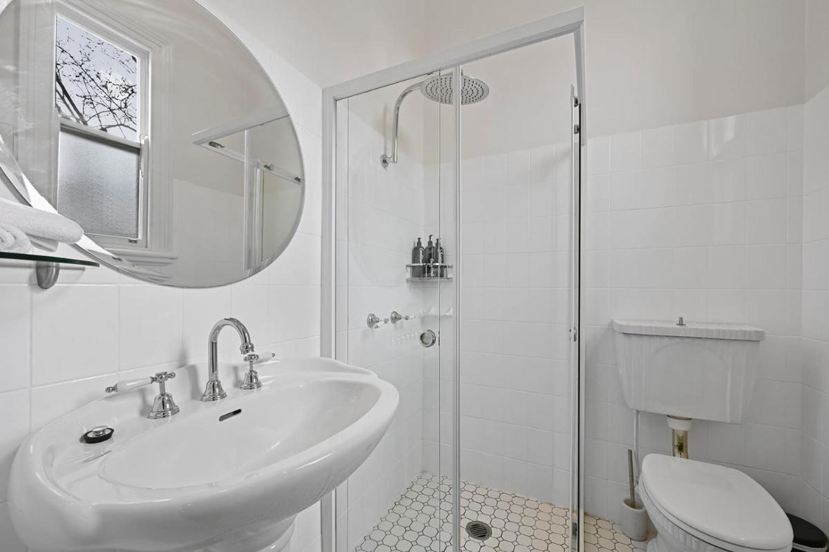 Dunkley House - Large CBD Heritage Home, Sleeps 10 - Housity