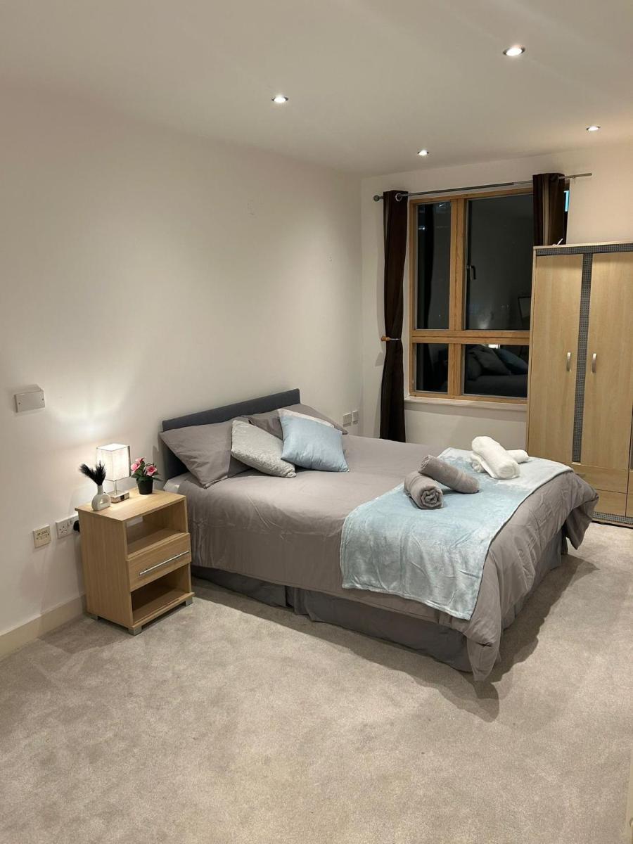 Luxury 2 bedroom apartment Manchester City Centre With Free Parking - Housity