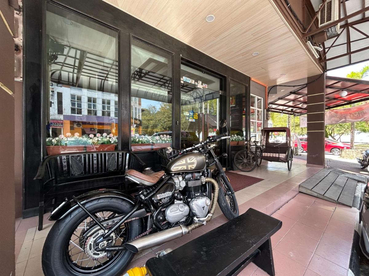 Pontian Garden Hotel - Housity
