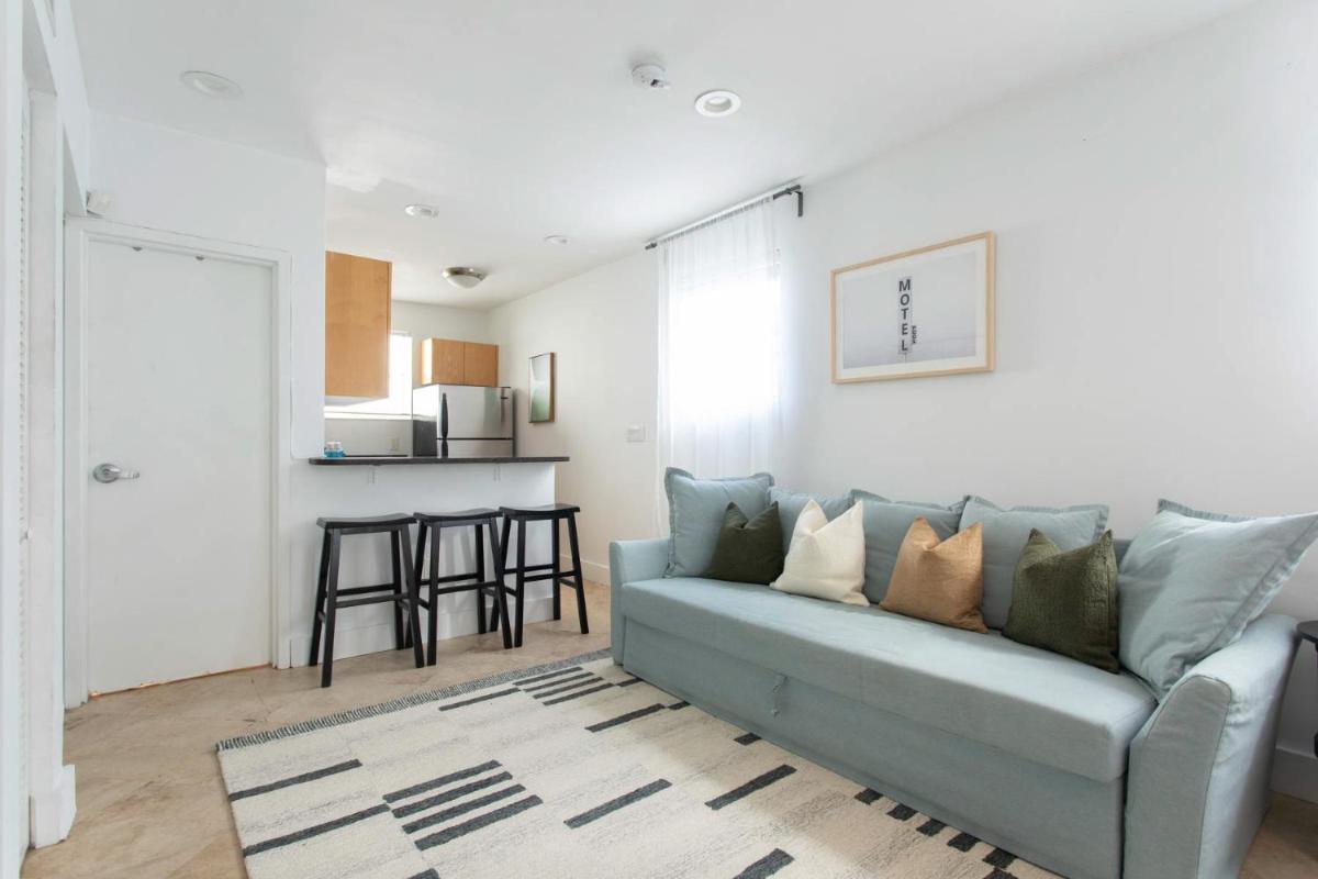 Spacious Apt in the heart of South Beach - Hizvo