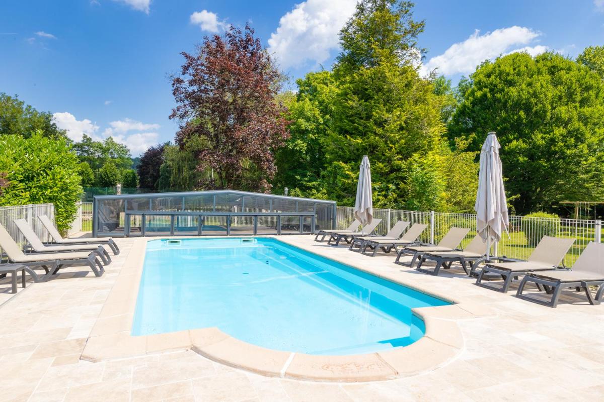 Piscine de l'établissement Le Moulin Du Landion Hôtel et Spa ou située à proximité