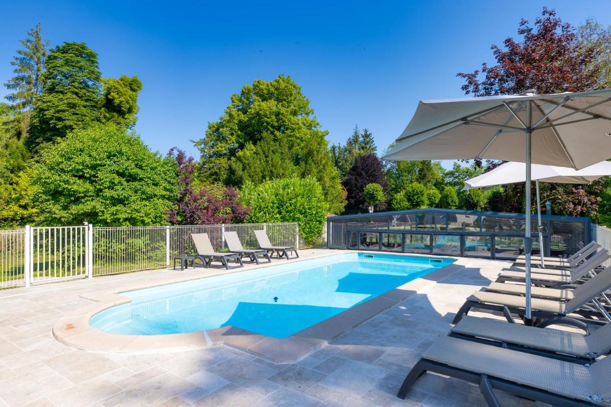 Piscine de l'établissement Le Moulin Du Landion Hôtel et Spa ou située à proximité