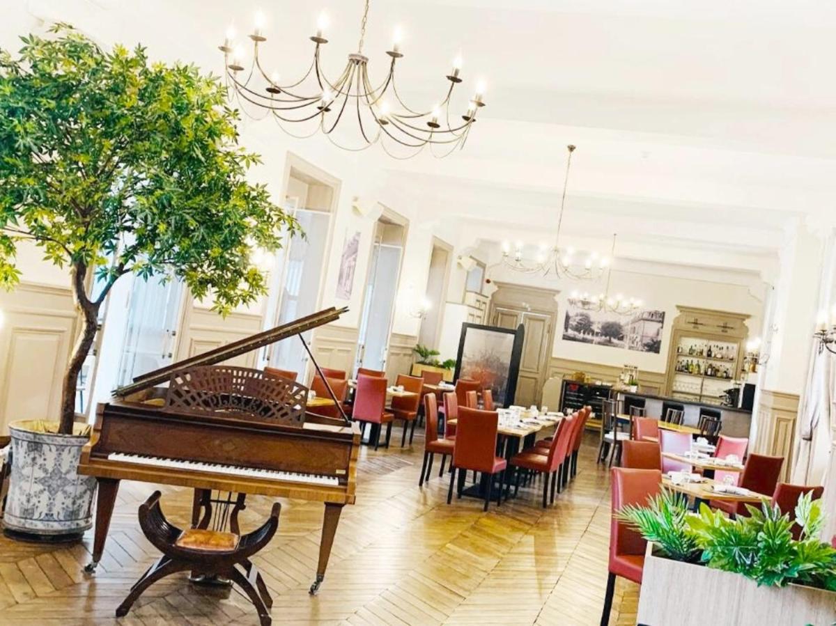 Photo de la galerie de l'établissement Grand Hôtel de Bourbon-Lancy - Spa et Restaurant - Logis, à Bourbon-Lancy