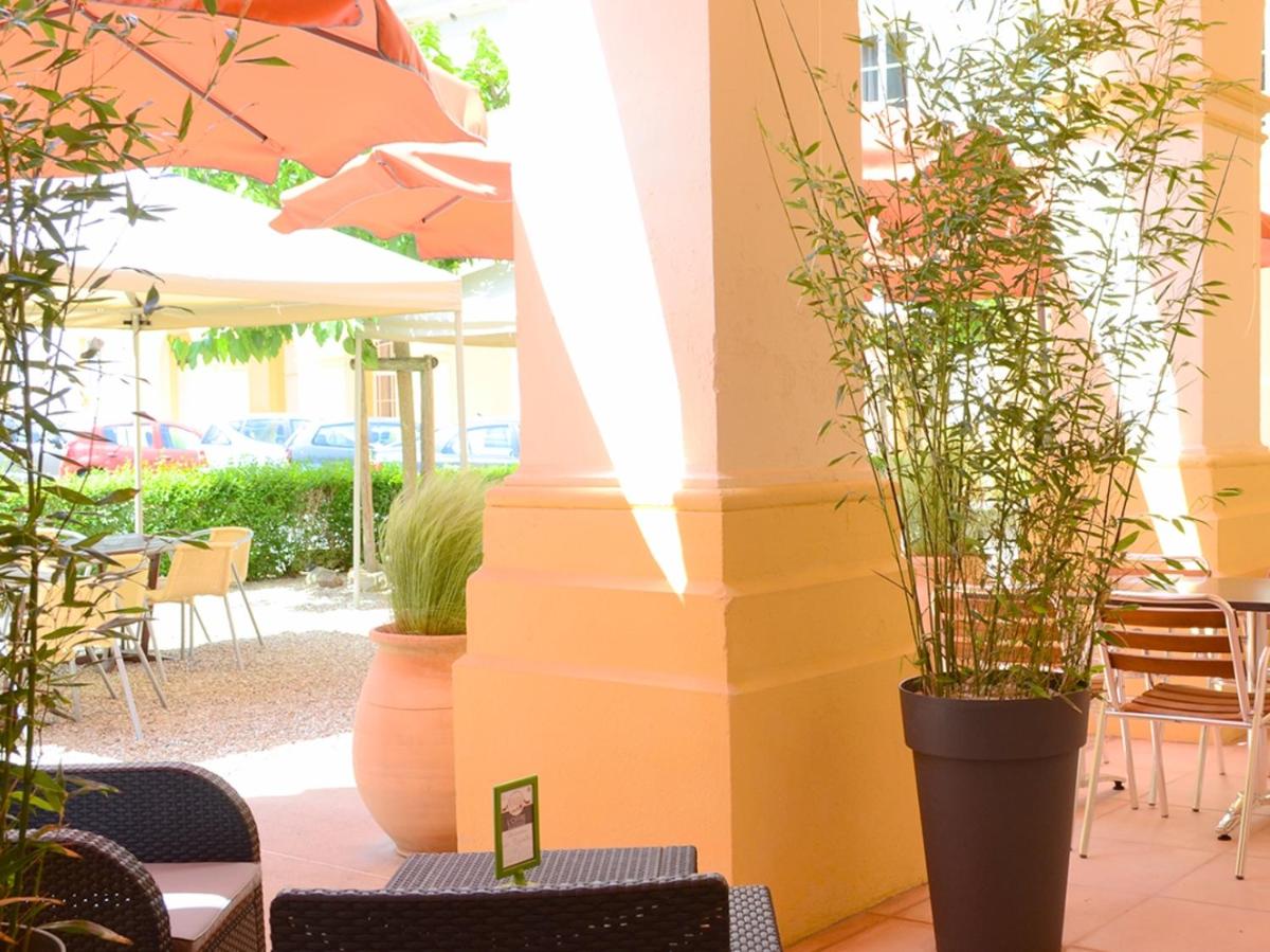 Jardin de l'établissement Grand Hôtel de Bourbon-Lancy - Spa et Restaurant - Logis