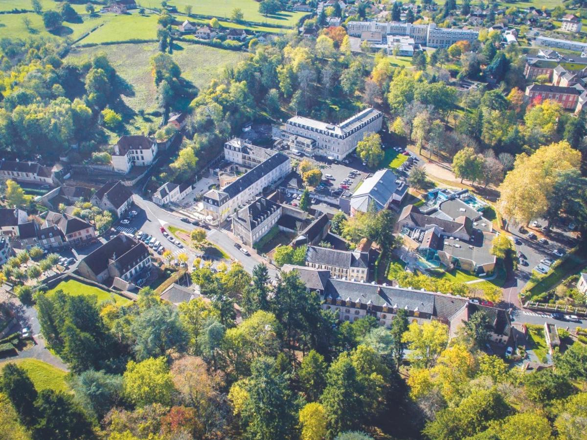 Vue panoramique sur l'établissement Grand Hôtel de Bourbon-Lancy - Spa et Restaurant - Logis