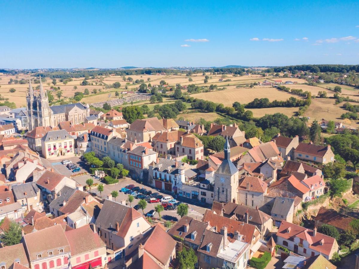Vue générale sur Bourbon-Lancy ou vue de la ville depuis l'hôtel