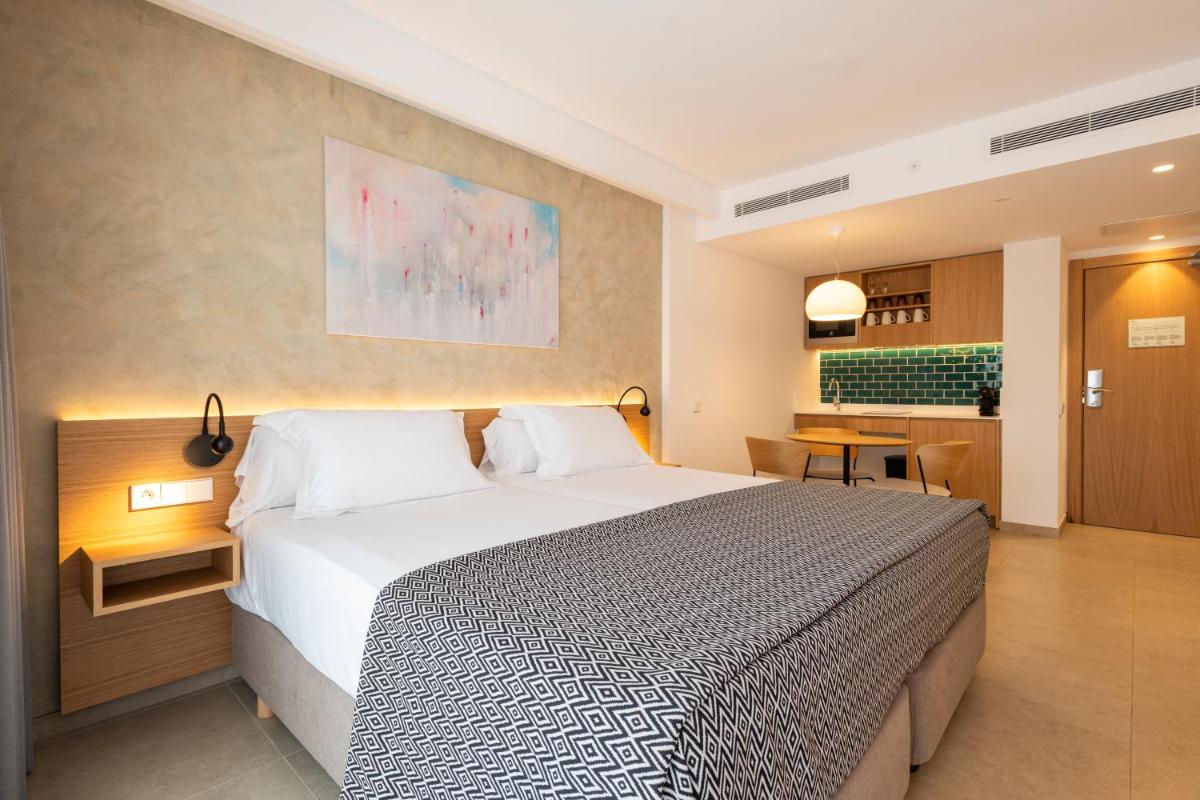 Cama o camas de una habitación en Inturotel Cala Azul