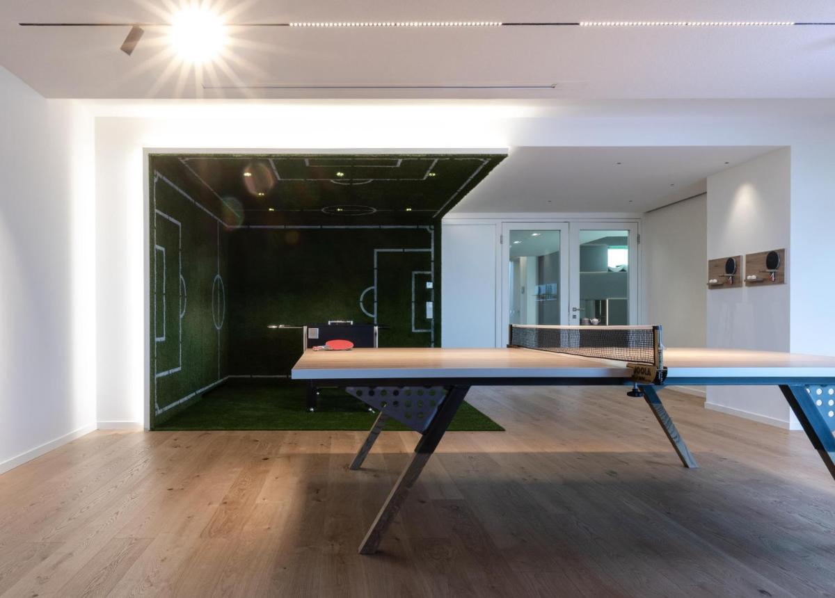 Tischtennis in der Unterkunft KPM Hotel & Residences Berlin, a Member of Design Hotels oder in der Nähe