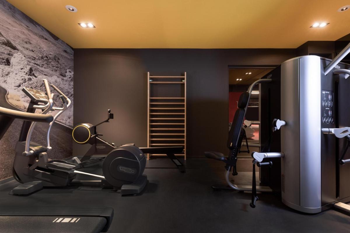 Das Fitnesscenter und/oder die Fitnesseinrichtungen in der Unterkunft KPM Hotel & Residences Berlin, a Member of Design Hotels