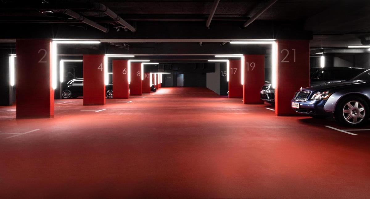 Galeriebild der Unterkunft KPM Hotel & Residences Berlin, a Member of Design Hotels in Berlin