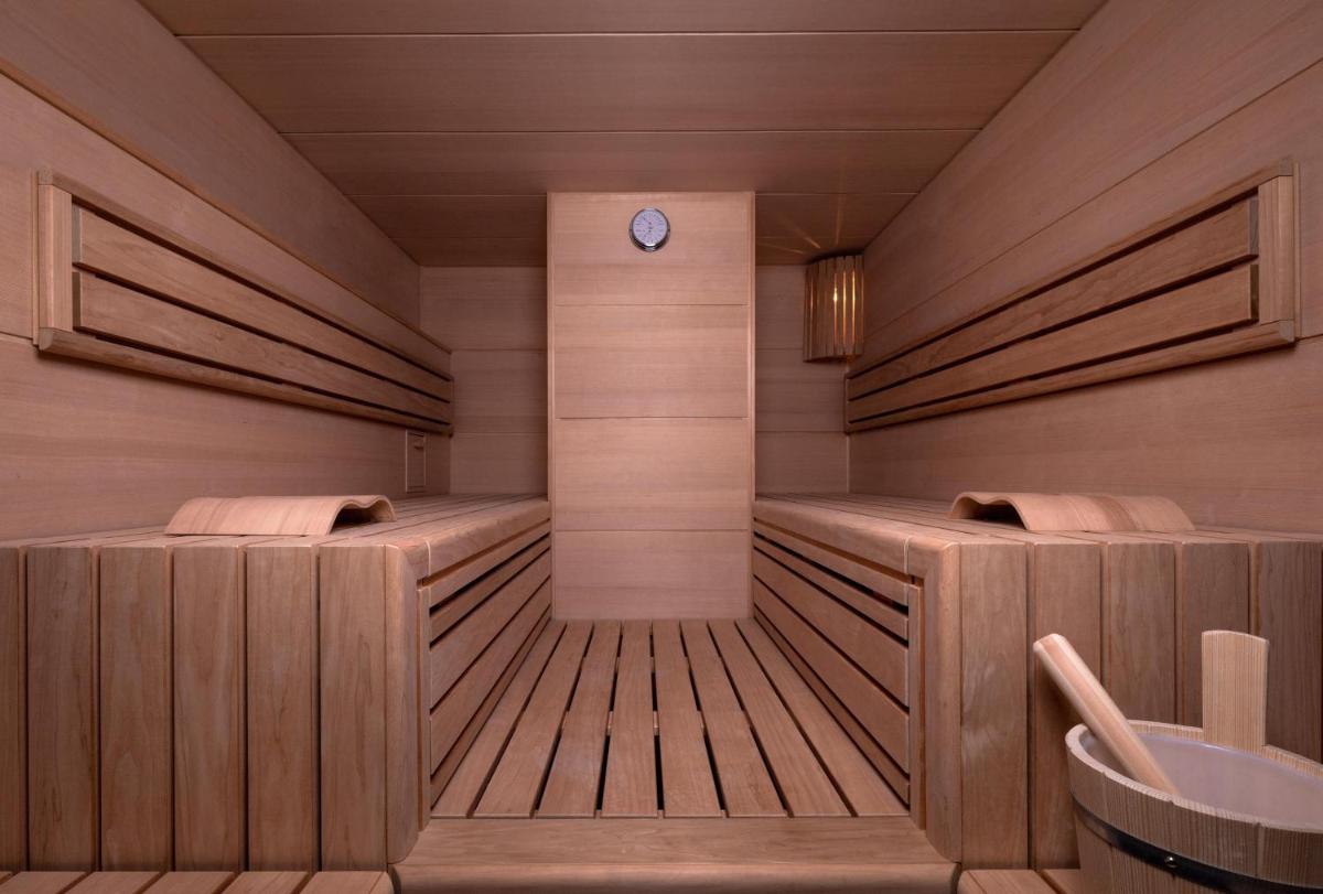 Galeriebild der Unterkunft KPM Hotel & Residences Berlin, a Member of Design Hotels in Berlin