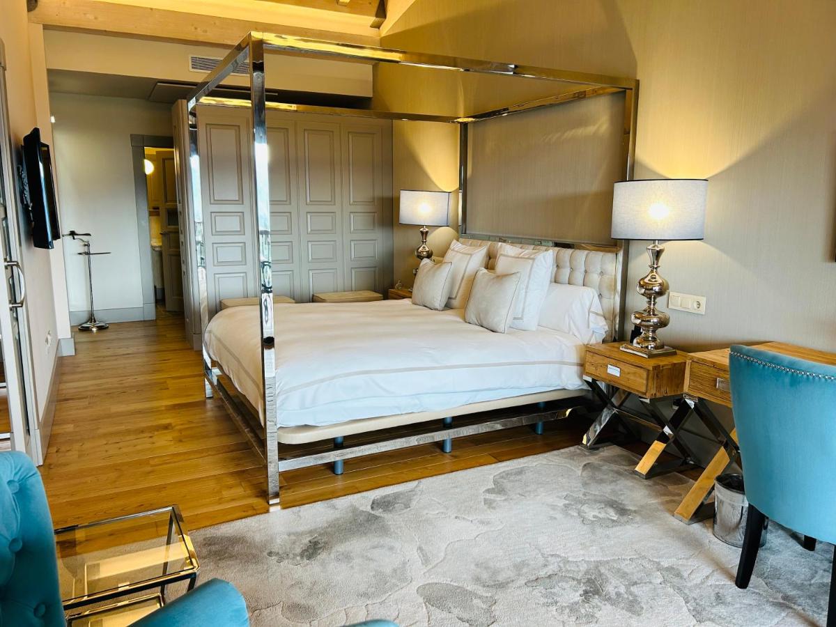 Cama o camas de una habitación en Puebloastur Eco Resort Hotel & Spa