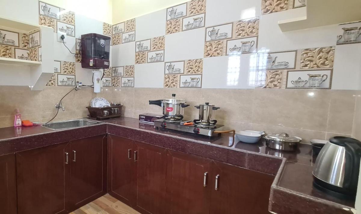 ABOORVA GRAND INN _ HOMESTAY_ ROOMS _RESORT _HOTEL IN KUMBAKONAM - Housity