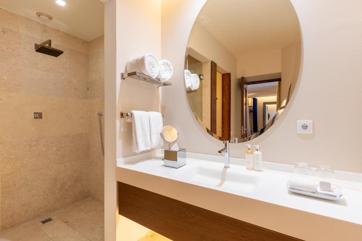 Uma casa de banho em Palácio do Governador - Lisbon Hotel & Spa