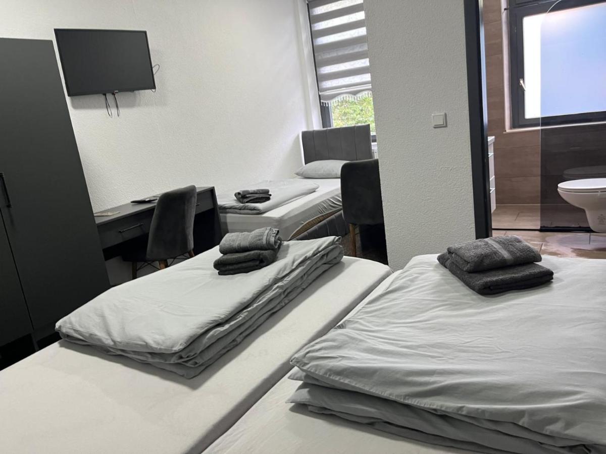 Duisburger Hostel - Housity