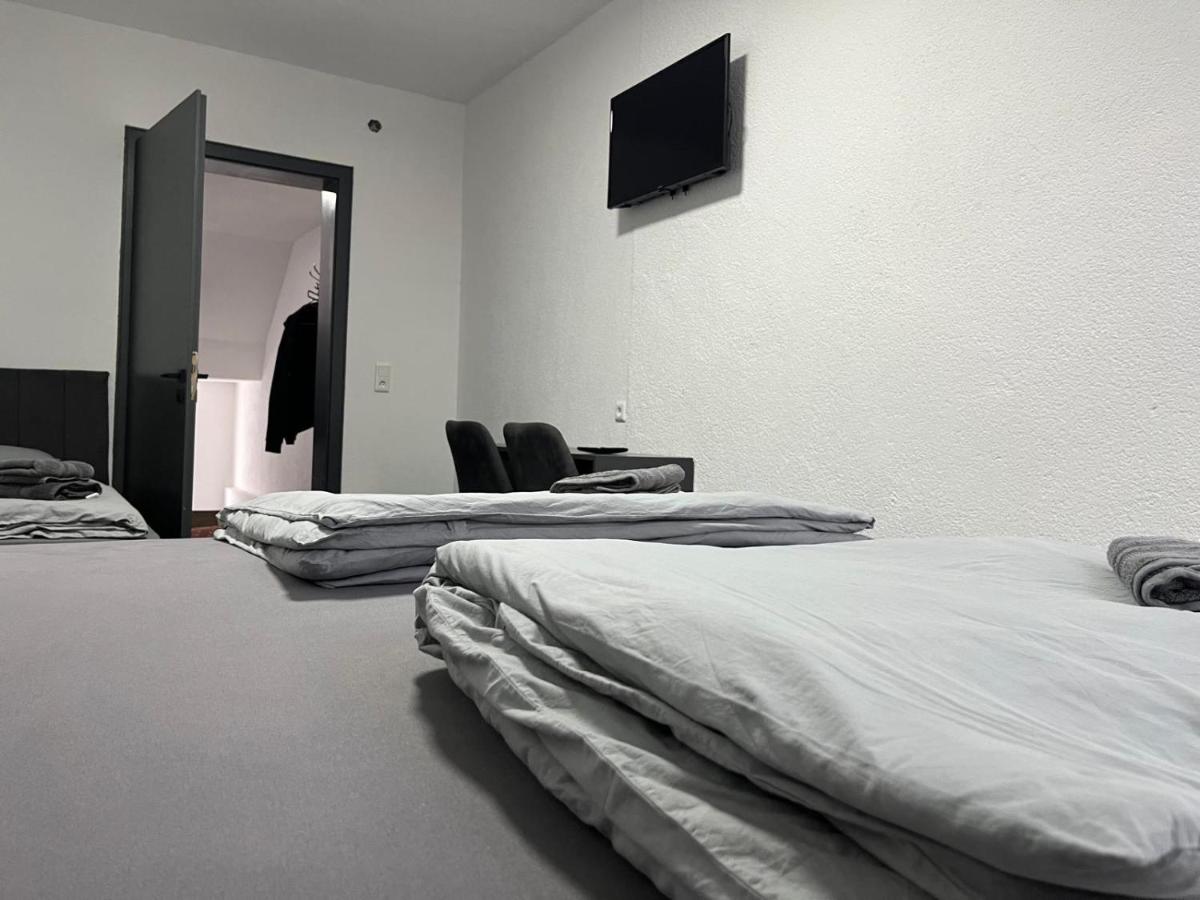 Duisburger Hostel - Housity