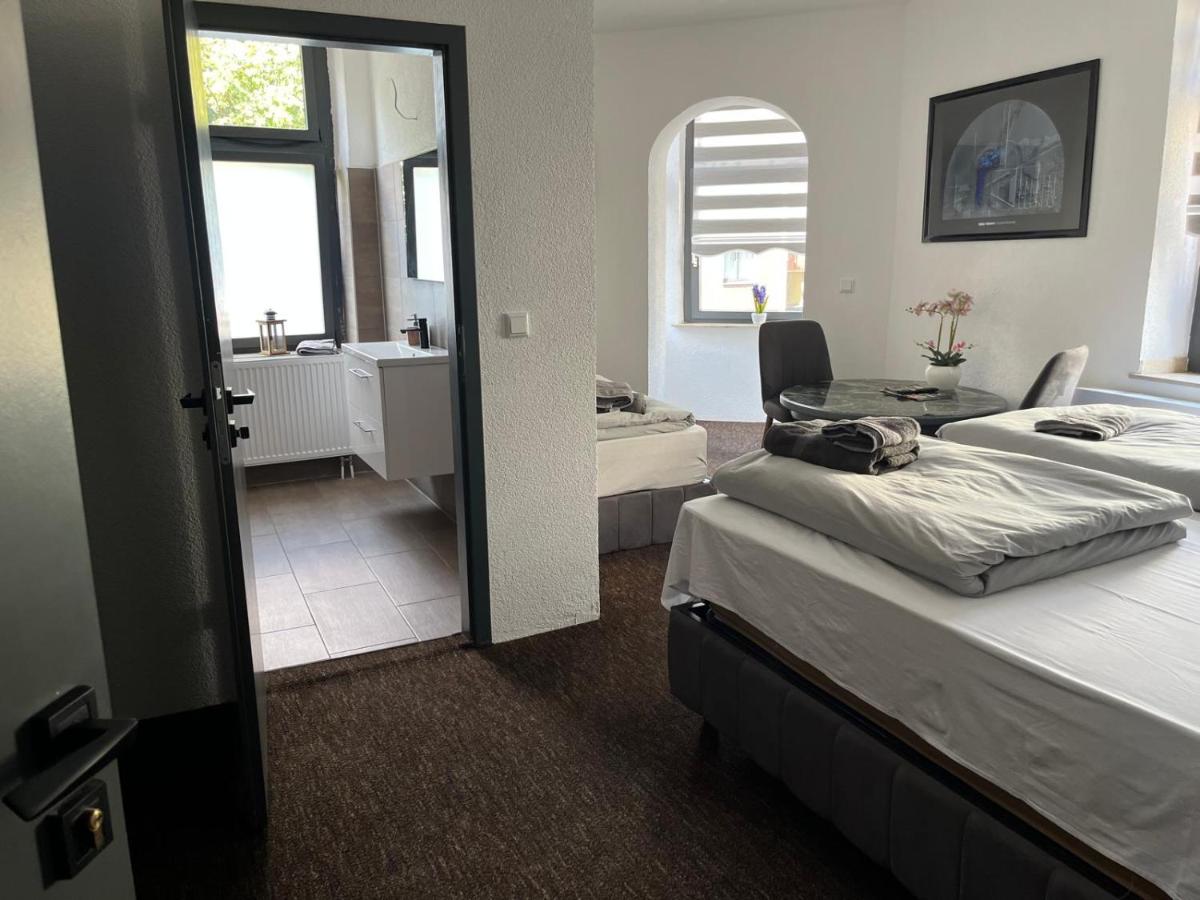 Duisburger Hostel - Housity