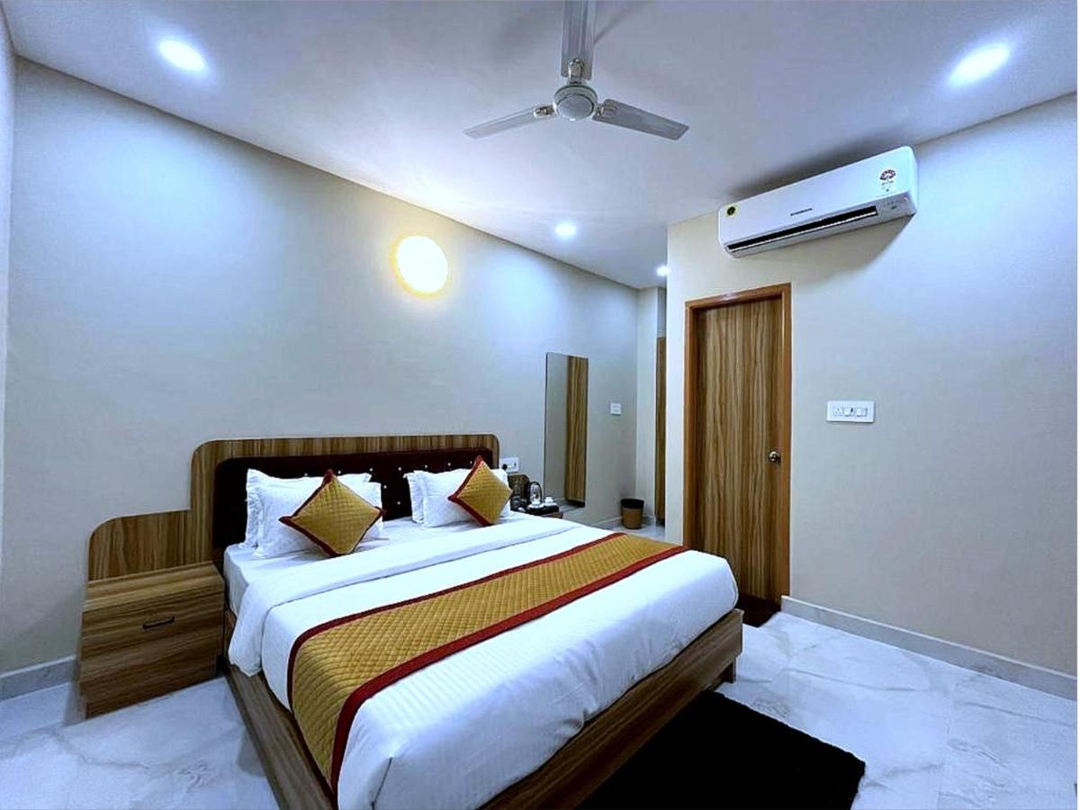 Hotel Vrinda Niddhivan ! Fully AC, Prem mandir at walking distance ! just near the Iskcon temple - Housity